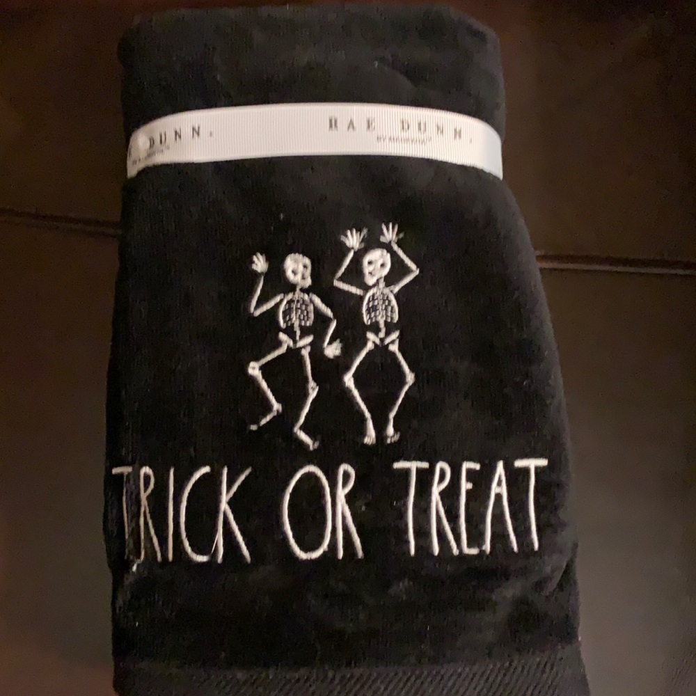RAE DUNN a set skeleton TRICK OR TREAT hand towels